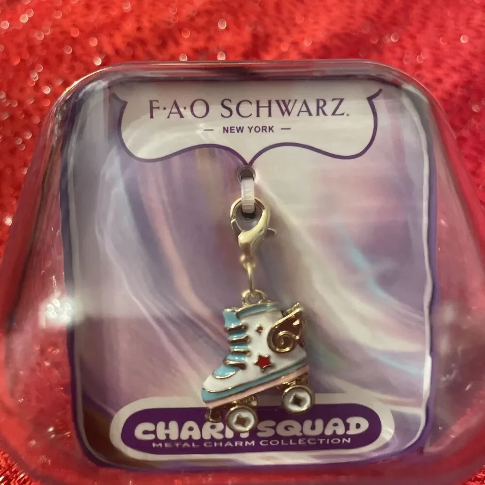 FAO Schwarz Metal Dangle Charm roller Skate Gold Lobster Closure
